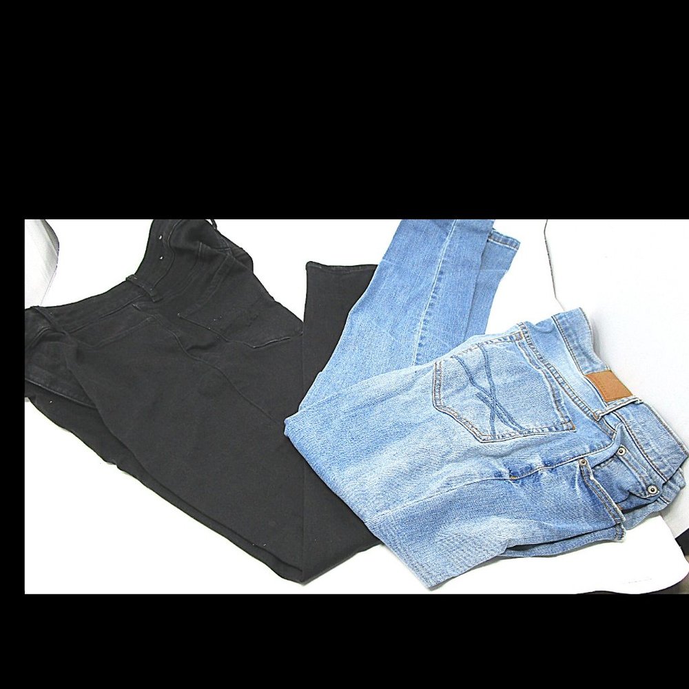(2) Pairs of Jeans